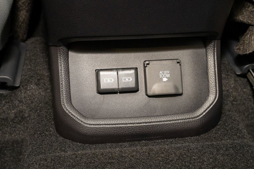 Used 2026 Toyota Highlander Platinum image 9