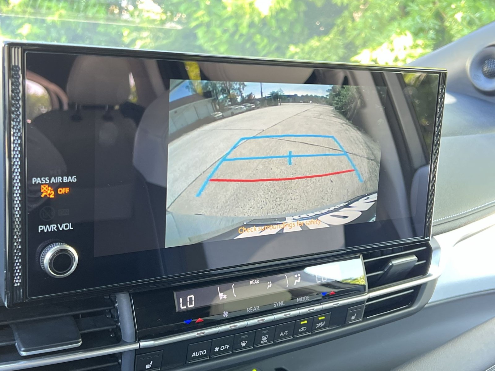 Used 2025 Toyota Sienna XSE w/ XSE Plus Package FWD image 29