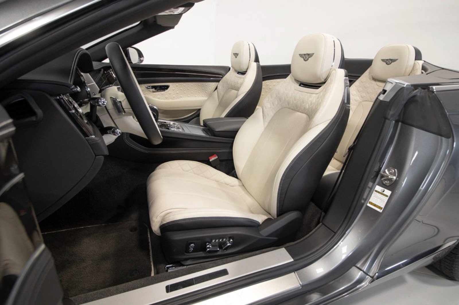 Used 2021 Bentley Continental GT image 3