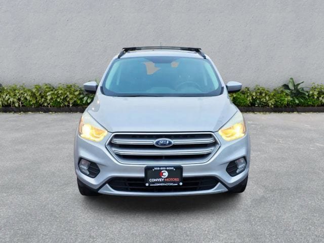 Used 2017 Ford Escape SE w/ Equipment Group 201A image 3