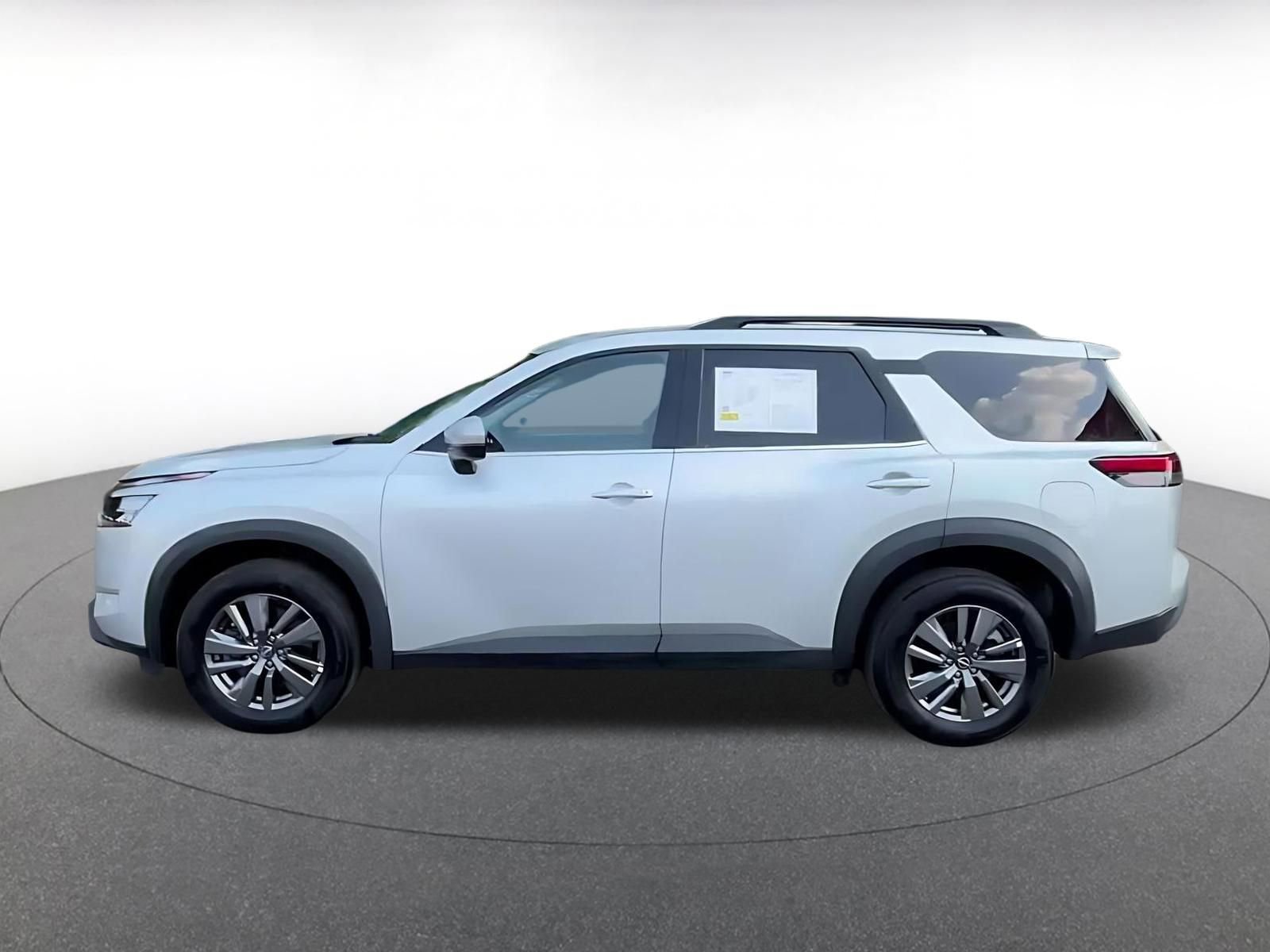 Used 2025 Nissan Pathfinder SV FWD image 9