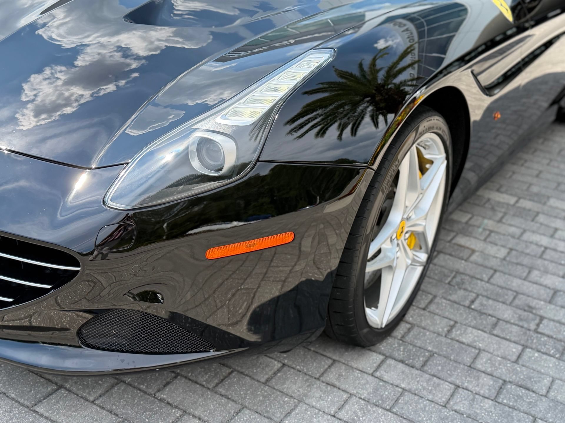 Used 2016 Ferrari California T RWD image 20