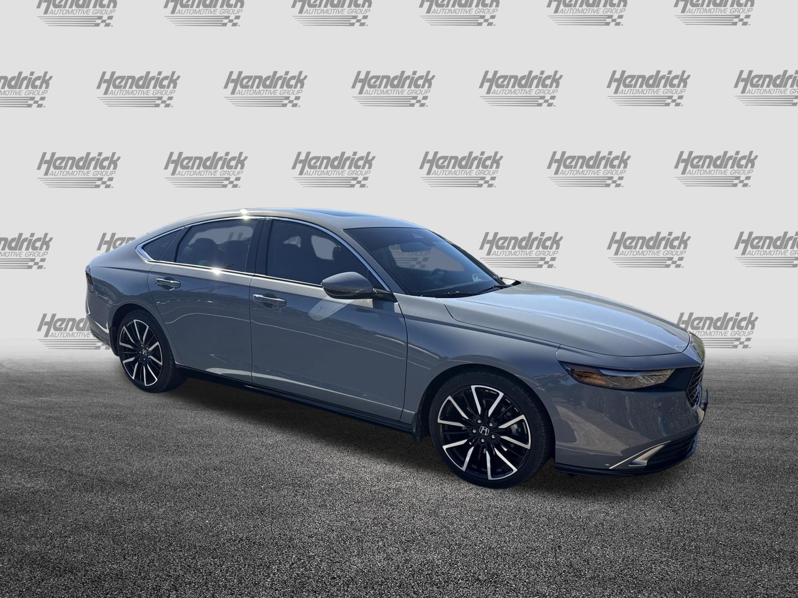 Used 2025 Honda Accord Touring image 2