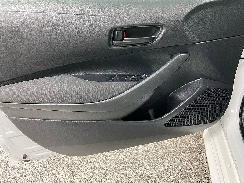 Used 2025 Toyota Corolla LE image 9