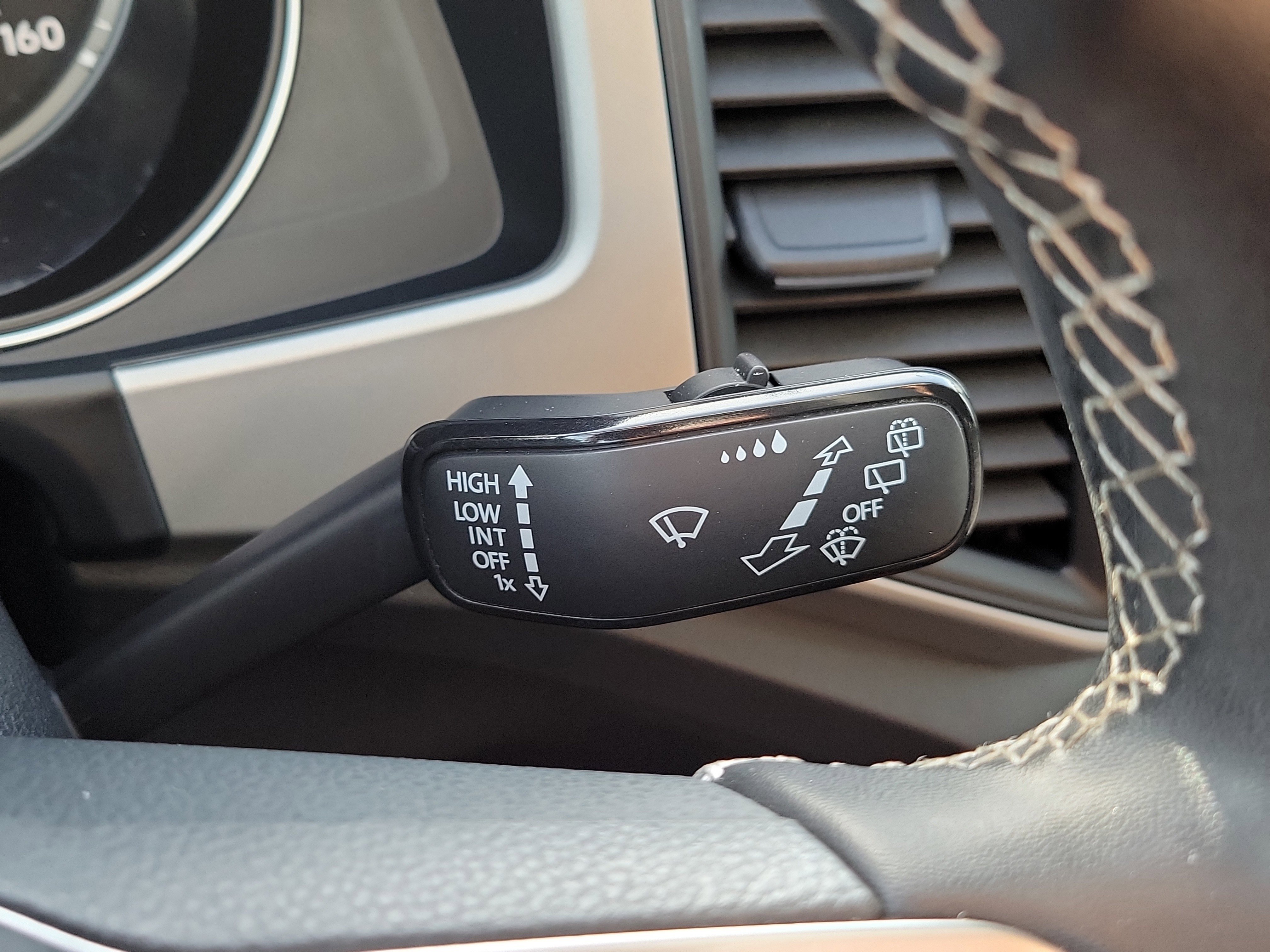 Used 2021 Volkswagen Atlas SE image 31