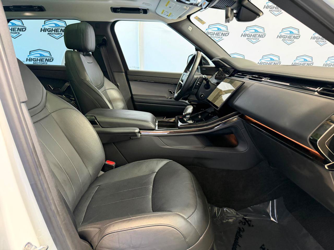 Used 2024 Land Rover Range Rover Sport SE AWD/4WD image 25