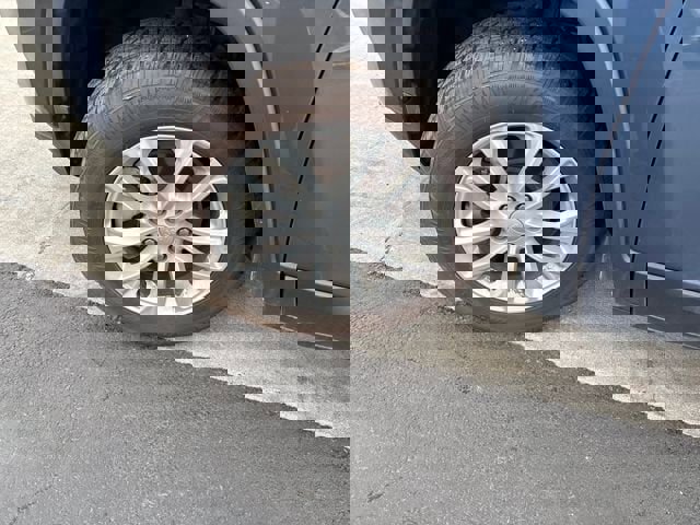 Used 2021 Jeep Cherokee Latitude w/ Mopar Interior Package image 27