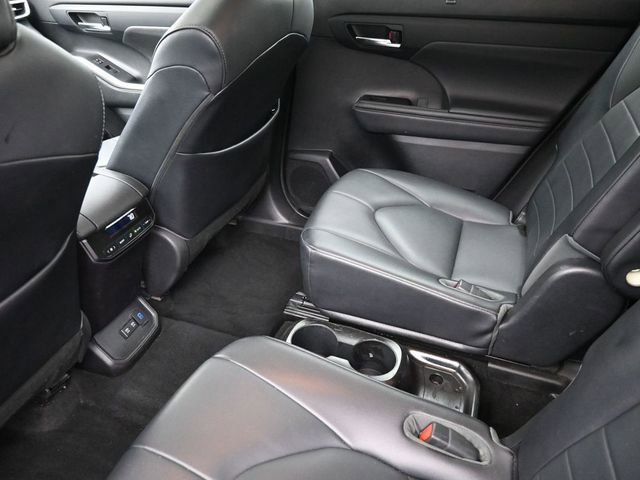 Used 2021 Toyota Highlander XLE image 20
