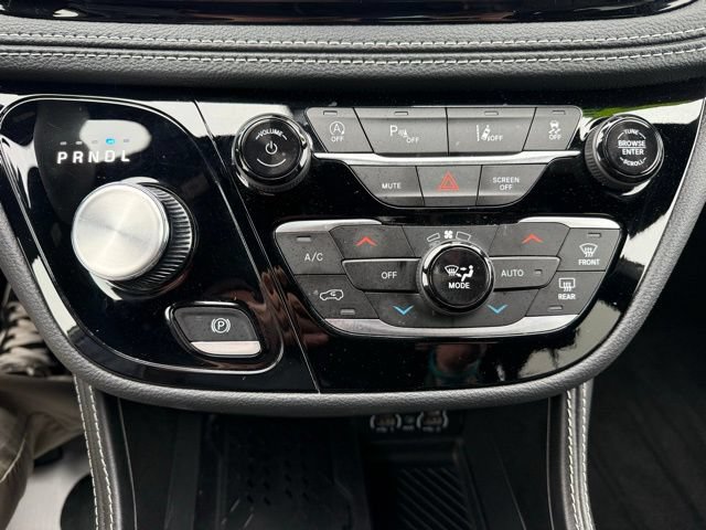 Used 2025 Chrysler Pacifica Limited FWD image 31