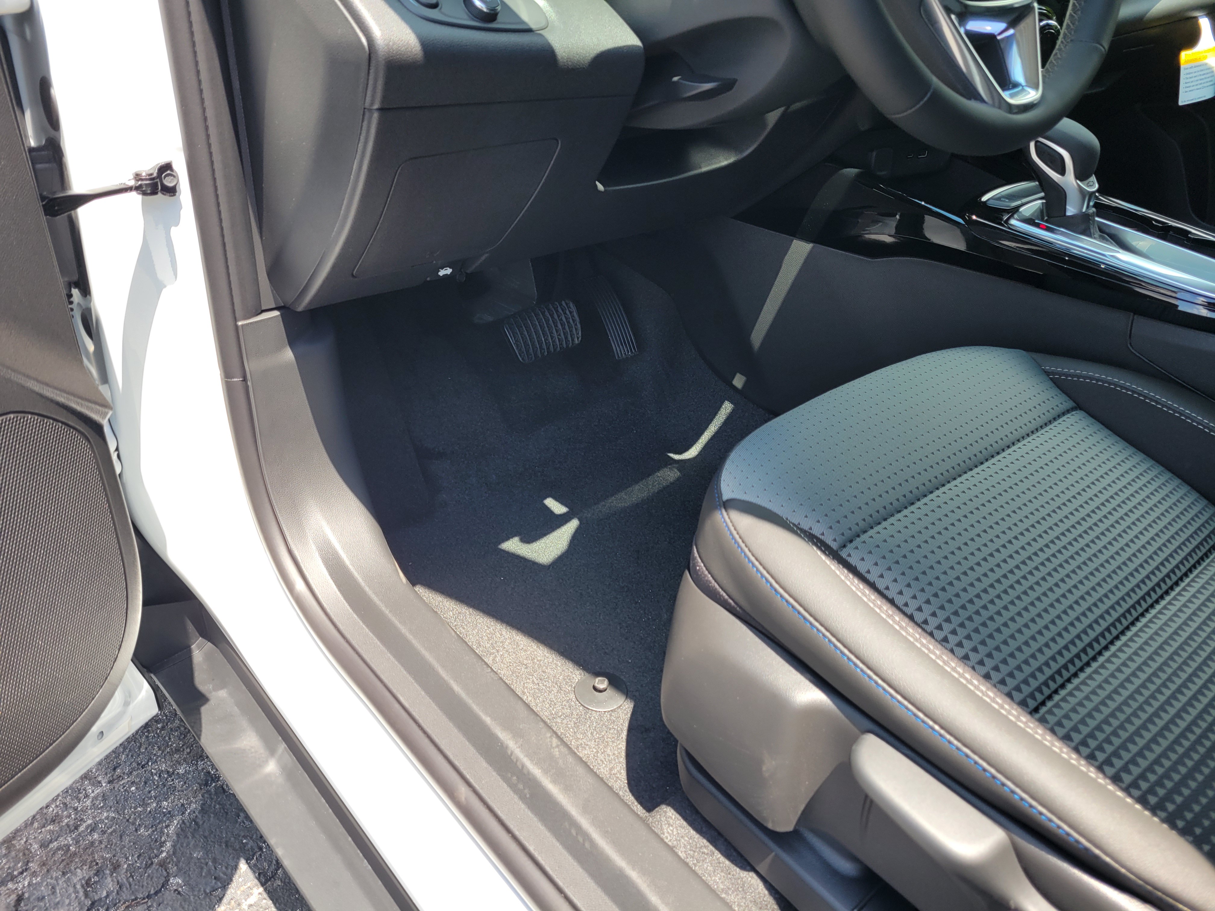 New 2026 Chevrolet Trax LT w/ Driver Confidence Package FWD image 22