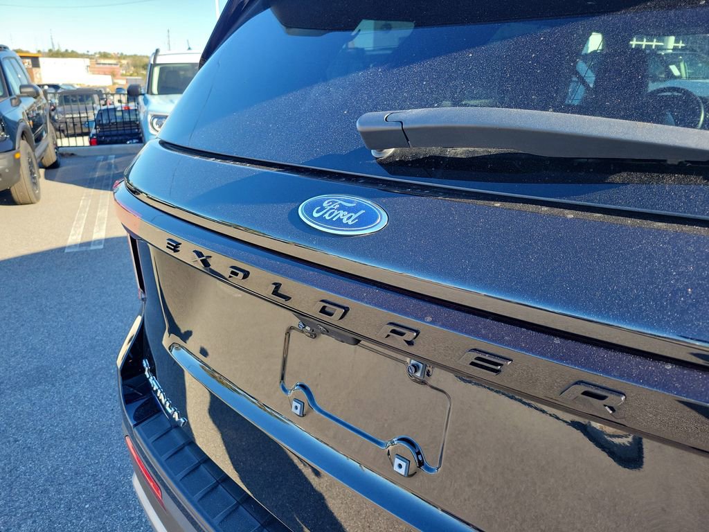 Used 2025 Ford Explorer Platinum image 7