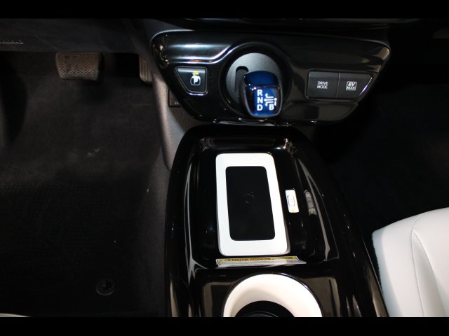 Used 2016 Toyota Prius Four Touring w/ Premium Convenience Package FWD image 26