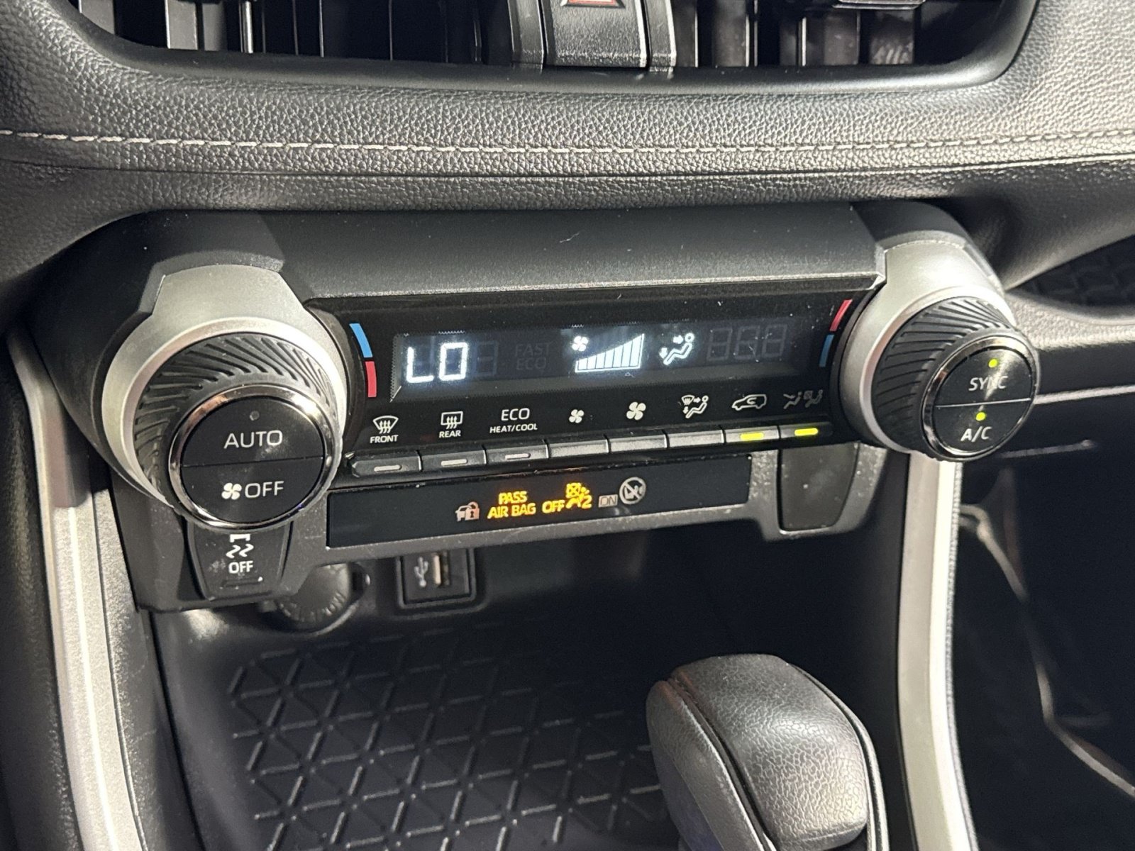 Used 2025 Toyota RAV4 LE AWD/4WD image 33