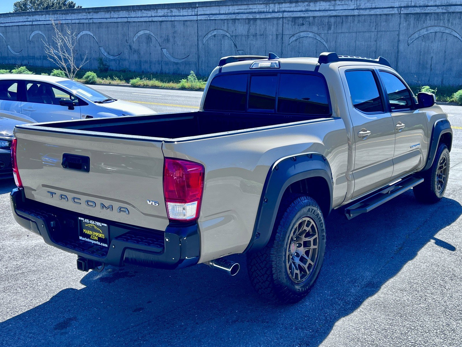 Used 2017 Toyota Tacoma SR5 w/ Tow Package RWD image 6
