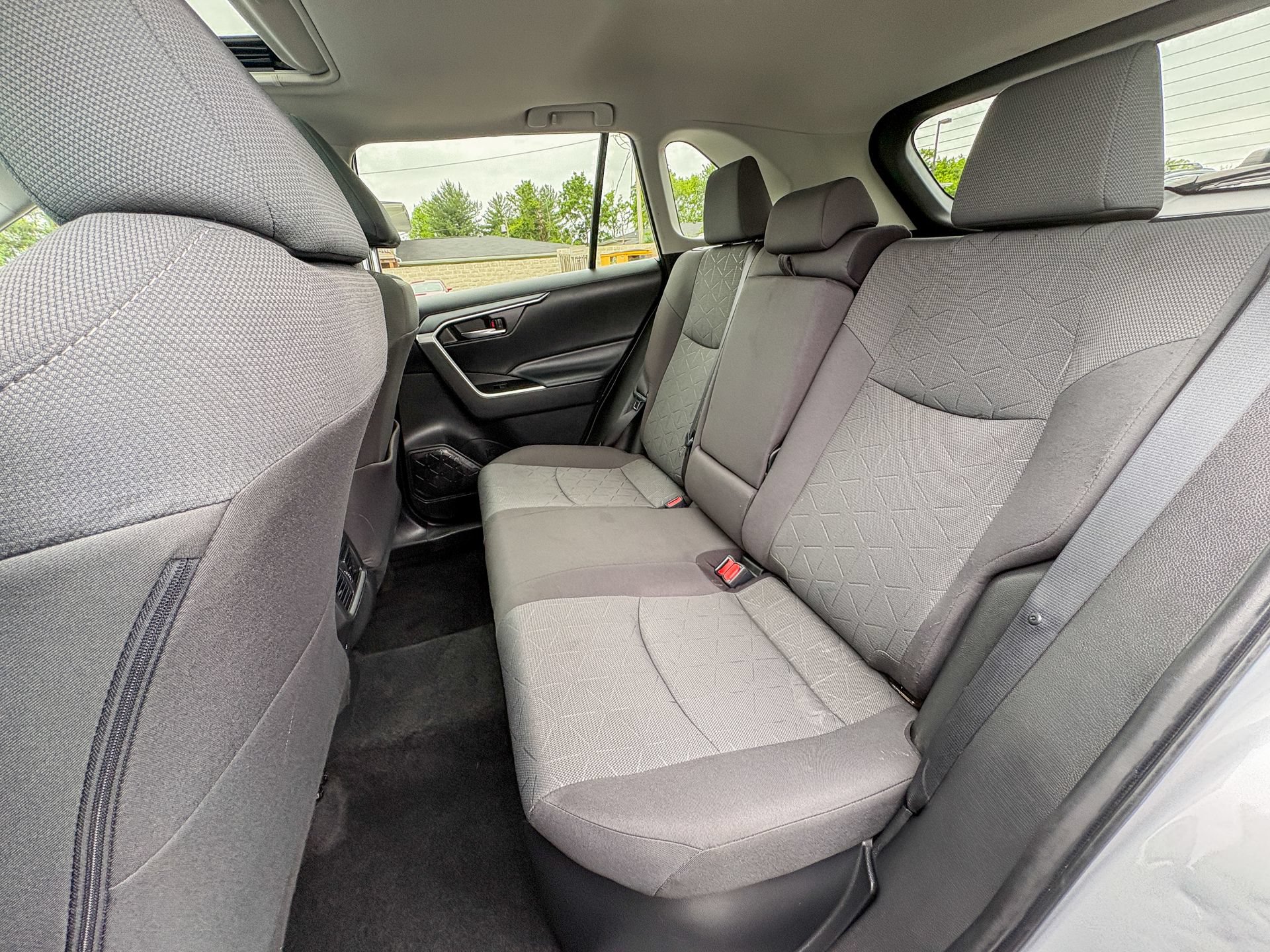 Used 2022 Toyota RAV4 XLE w/ Convenience Package AWD/4WD image 28
