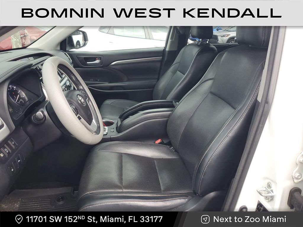 Used 2017 Toyota Highlander Limited image 25