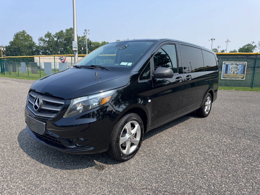 Used 2018 Mercedes-Benz Metris Passenger image 3