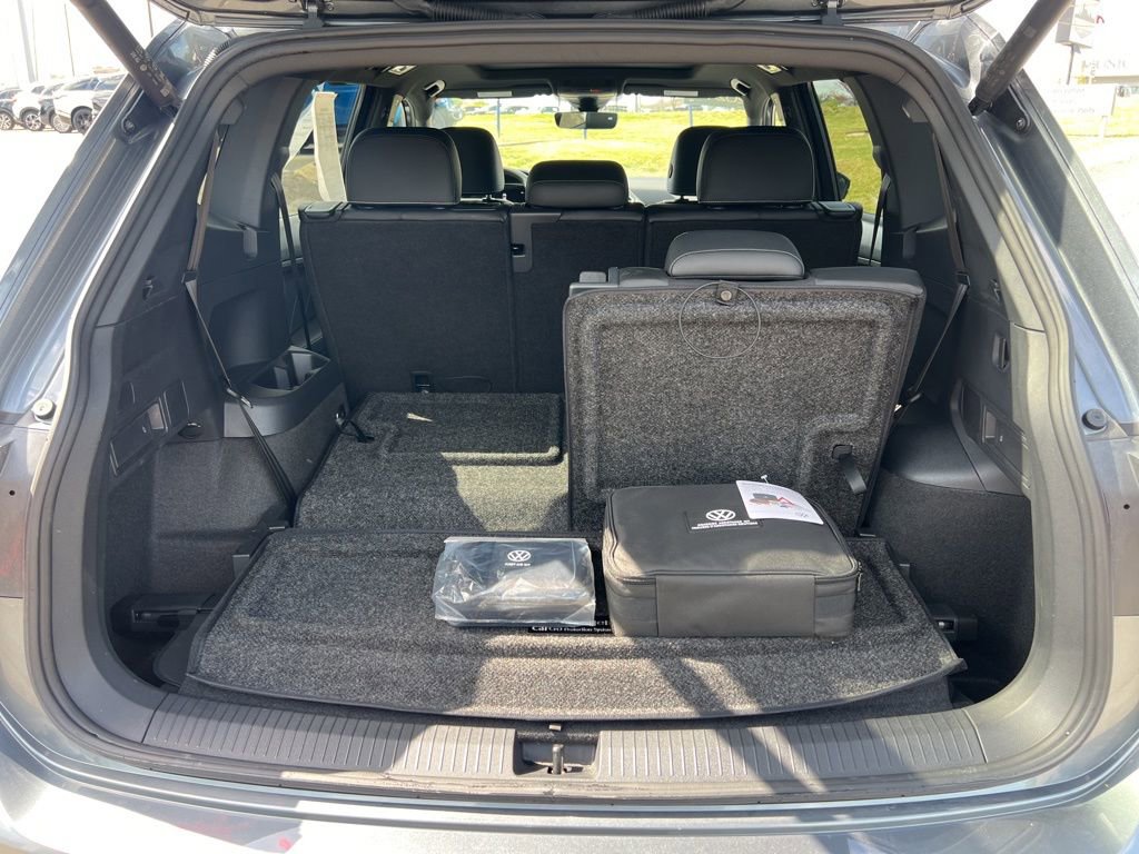 Certified 2024 Volkswagen Tiguan SE R-Line FWD image 14