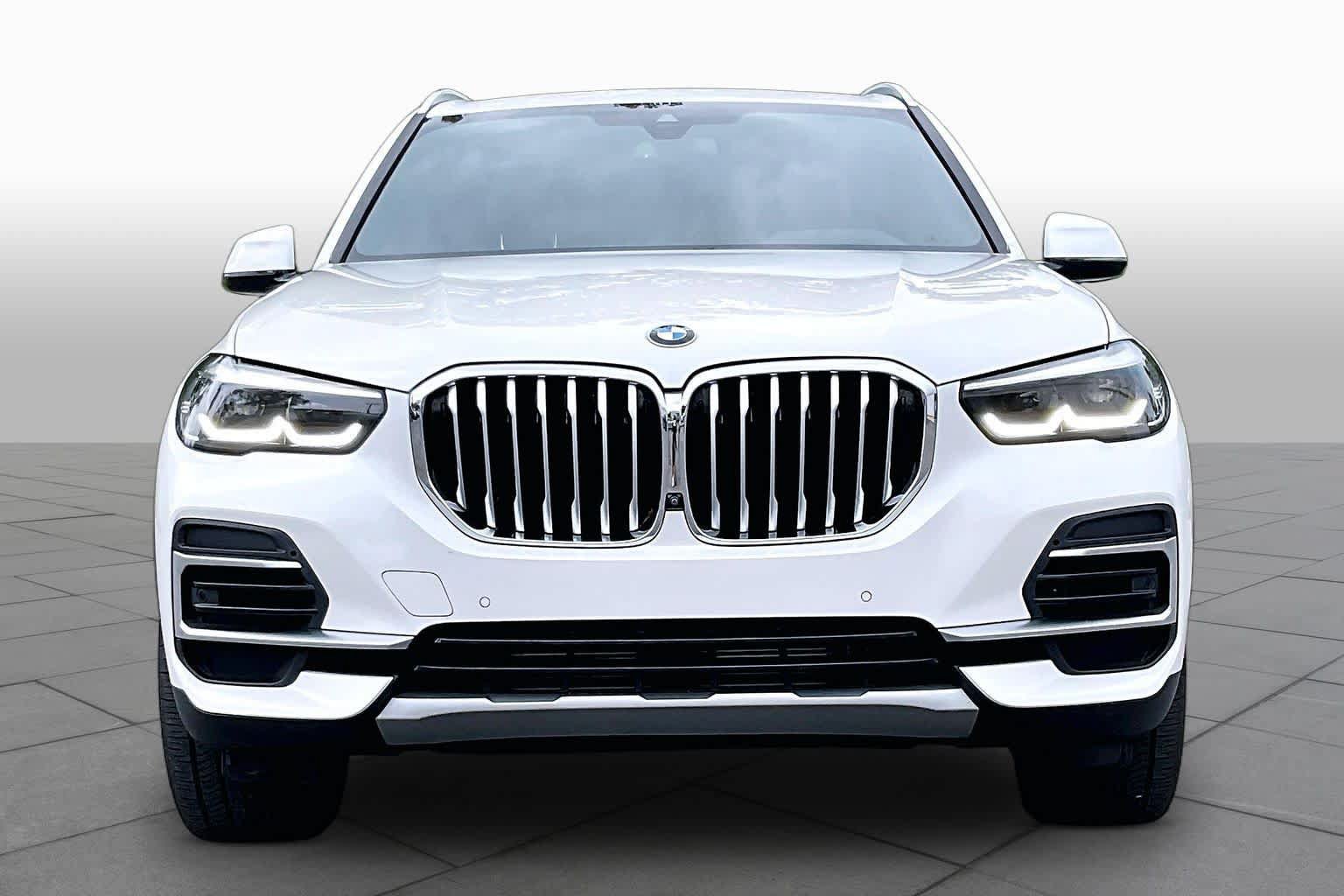 Used 2022 BMW X5 xDrive40i w/ Premium Package AWD/4WD image 3