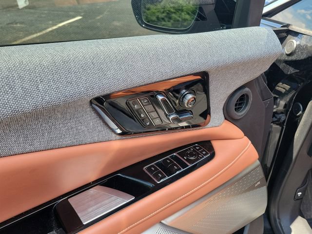 Certified 2025 Cadillac Optiq Luxury 2 AWD/4WD image 18