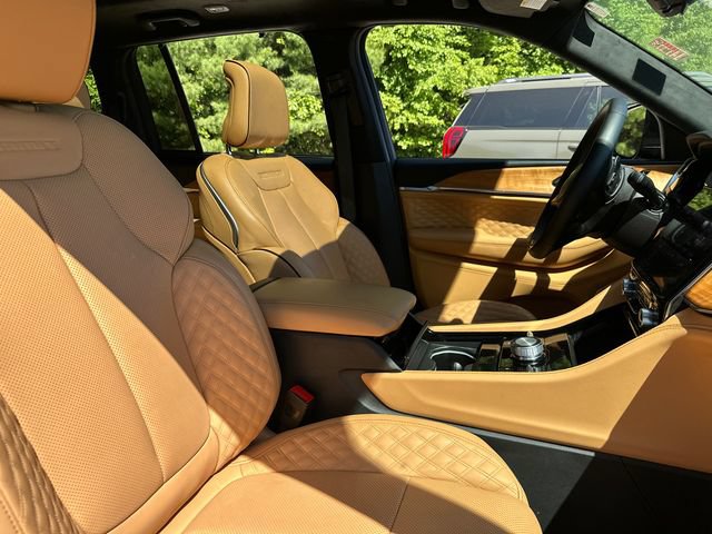 Certified 2025 Jeep Grand Cherokee Summit AWD/4WD image 18