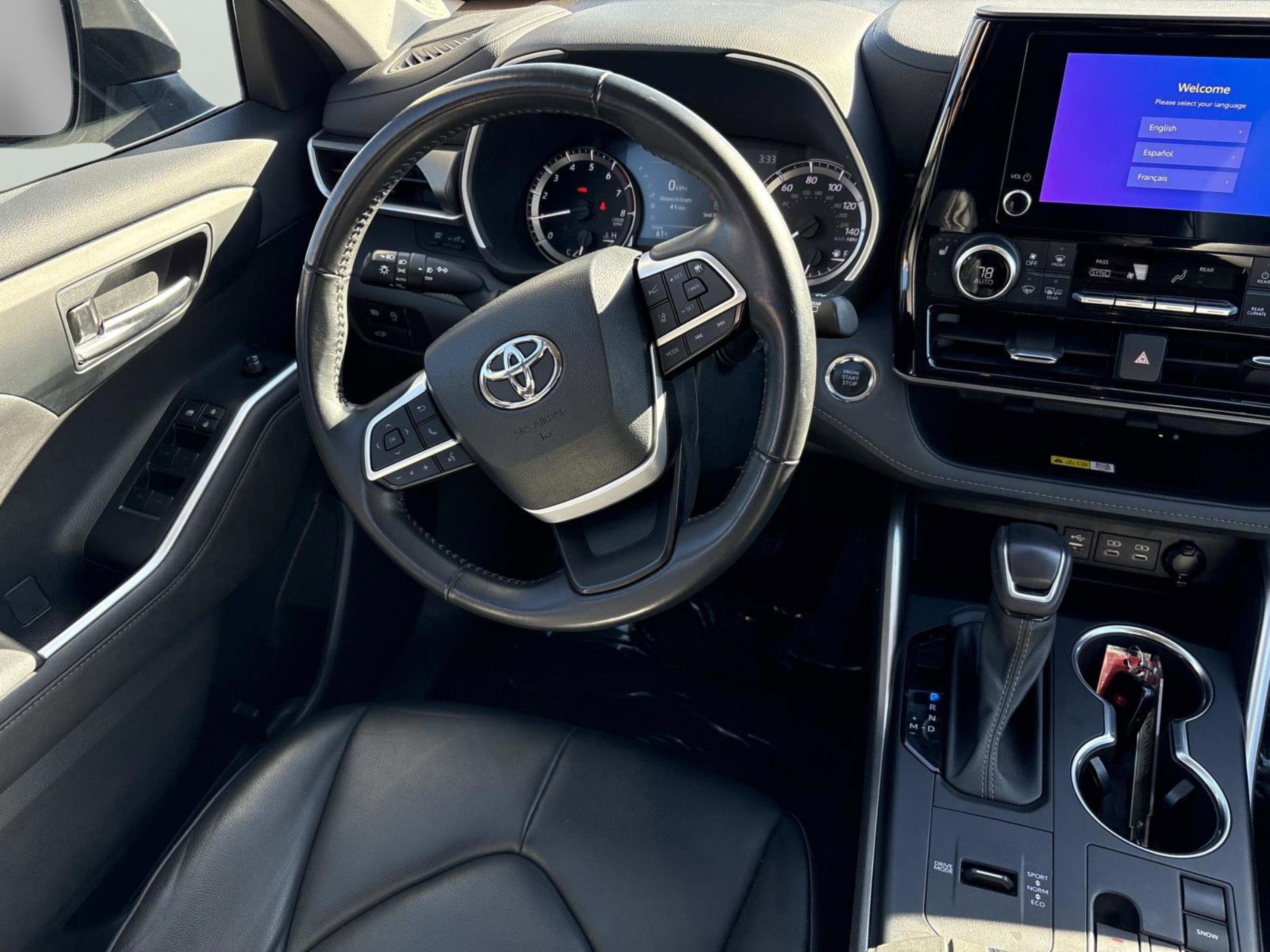 Used 2023 Toyota Highlander XLE image 16