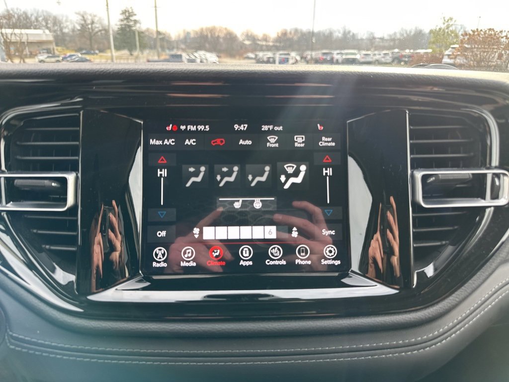 Used 2021 Dodge Durango SXT image 4