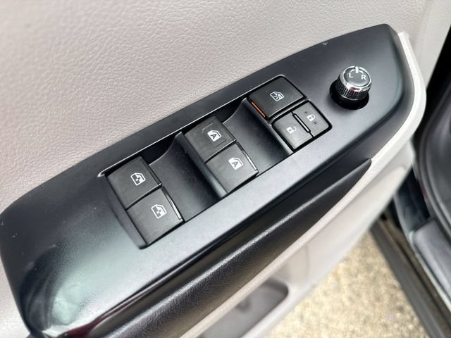 Used 2017 Toyota Highlander XLE AWD/4WD image 13