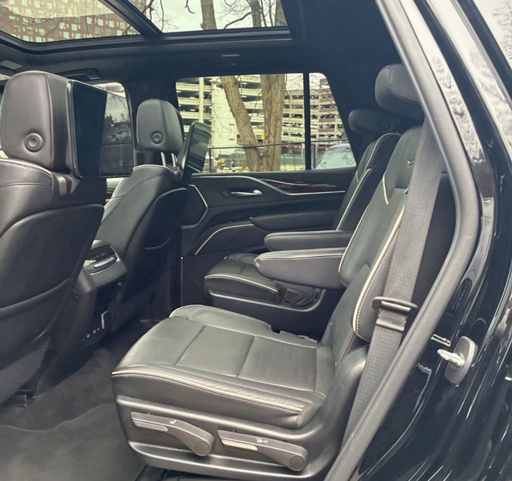 Used 2023 Cadillac Escalade Premium Luxury image 17