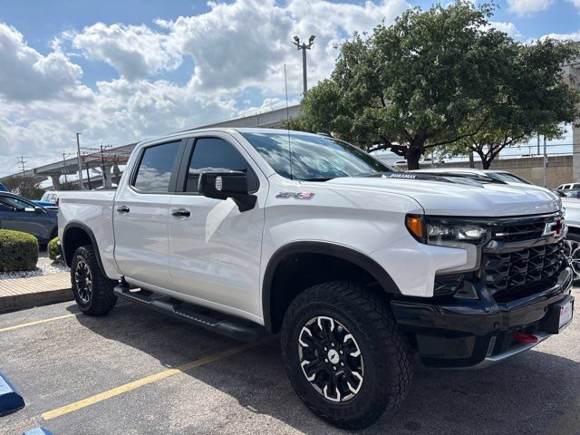 Used 2025 Chevrolet Silverado 1500 ZR2 w/ Technology Package AWD/4WD image 6