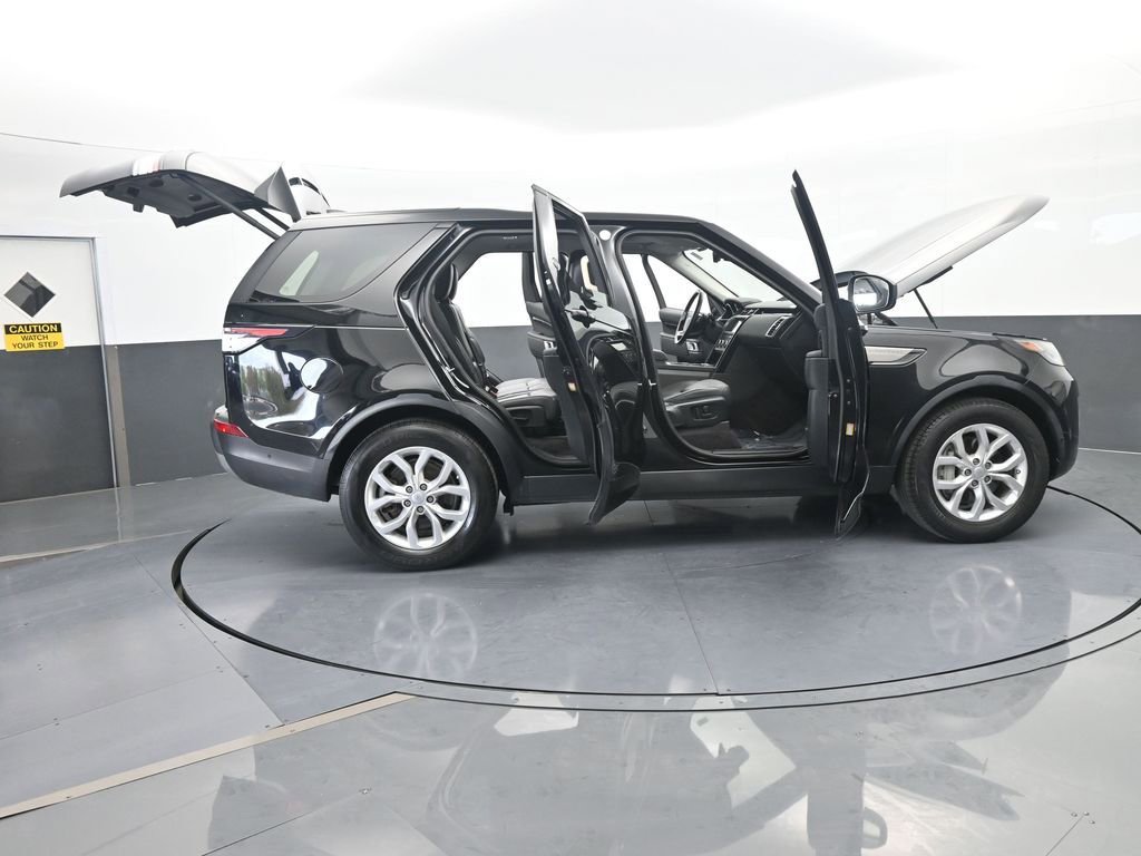 Used 2020 Land Rover Discovery SE image 70