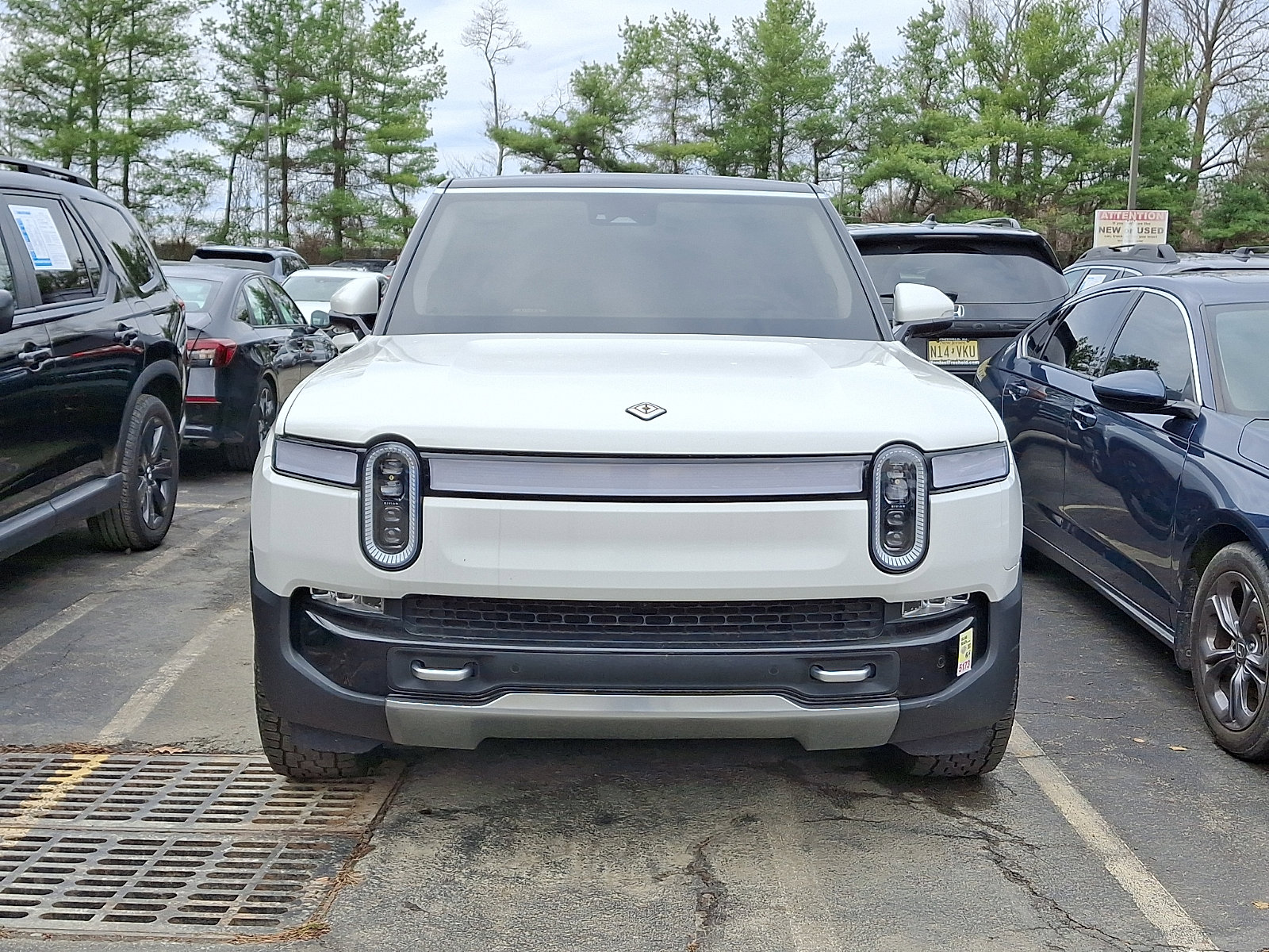 Used 2024 Rivian R1S Adventure image 2