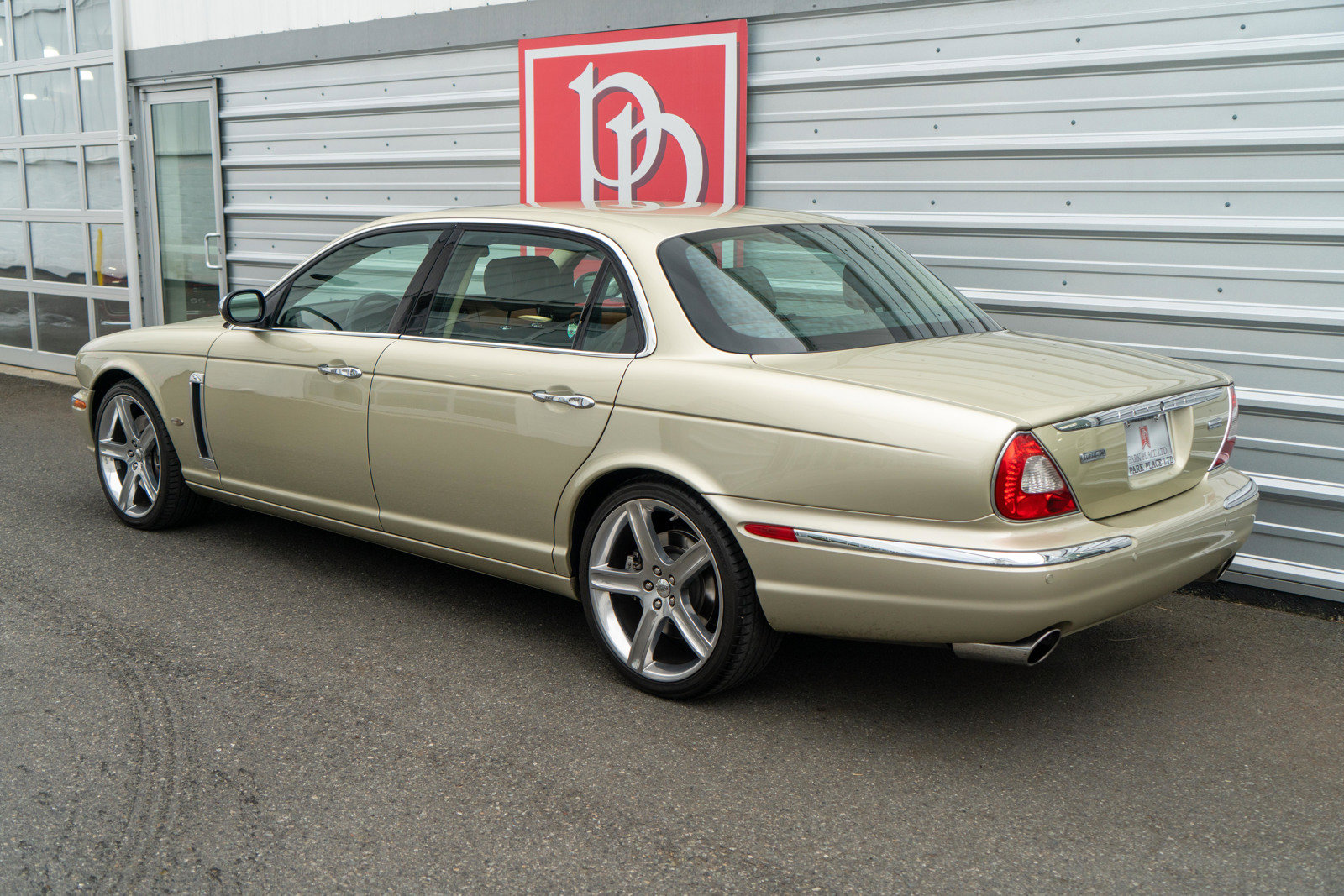 Used 2006 Jaguar XJ Vanden Plas Super V8 Portfolio RWD image 61