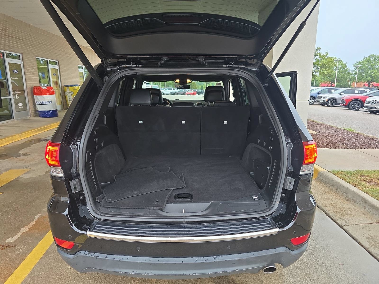 Used 2021 Jeep Grand Cherokee Limited w/ Premium Lighting Group AWD/4WD image 12