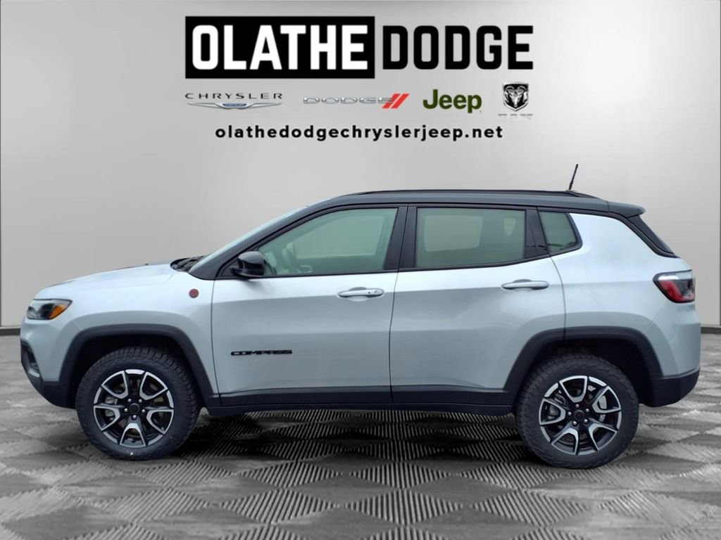 Used 2025 Jeep Compass Trailhawk AWD/4WD image 20