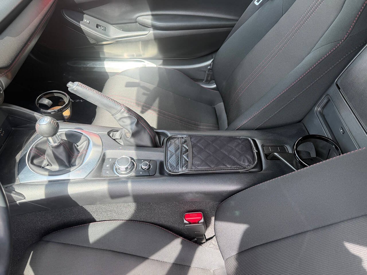 Used 2016 MAZDA MX-5 Miata Club RWD image 15