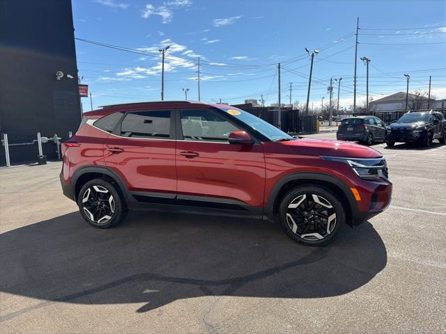 Used 2025 Kia Seltos SX w/ SX Sunroof Package image 4