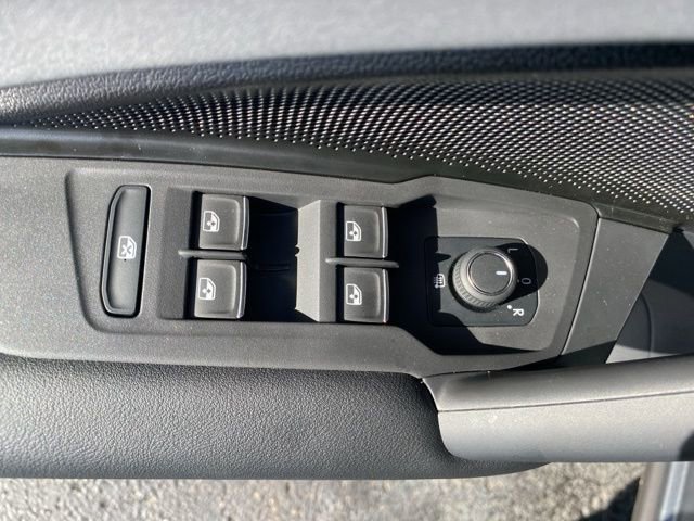 New 2025 Volkswagen Tiguan SE image 23