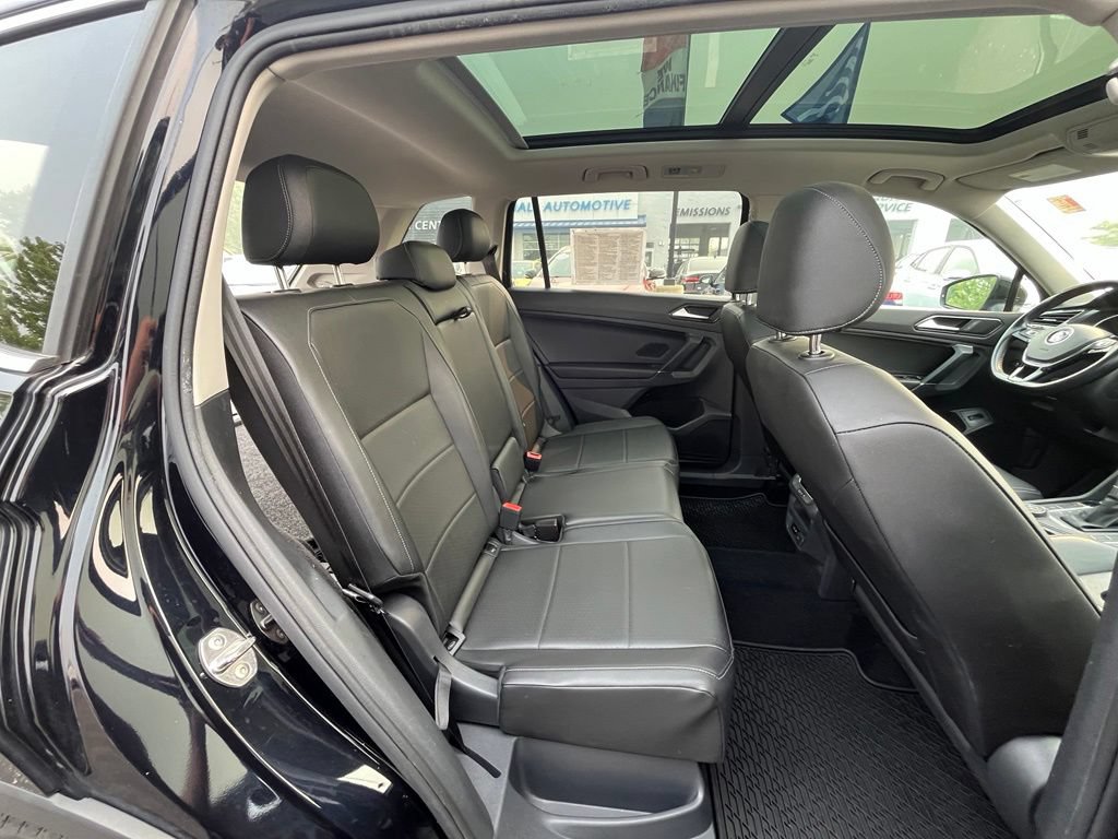 Used 2018 Volkswagen Tiguan SEL AWD/4WD image 27