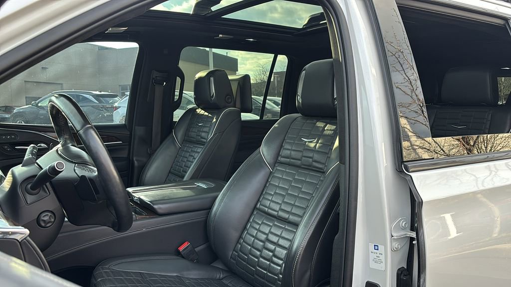 Used 2022 Cadillac Escalade ESV Sport Platinum w/ Heavy-Duty Trailer Package image 10