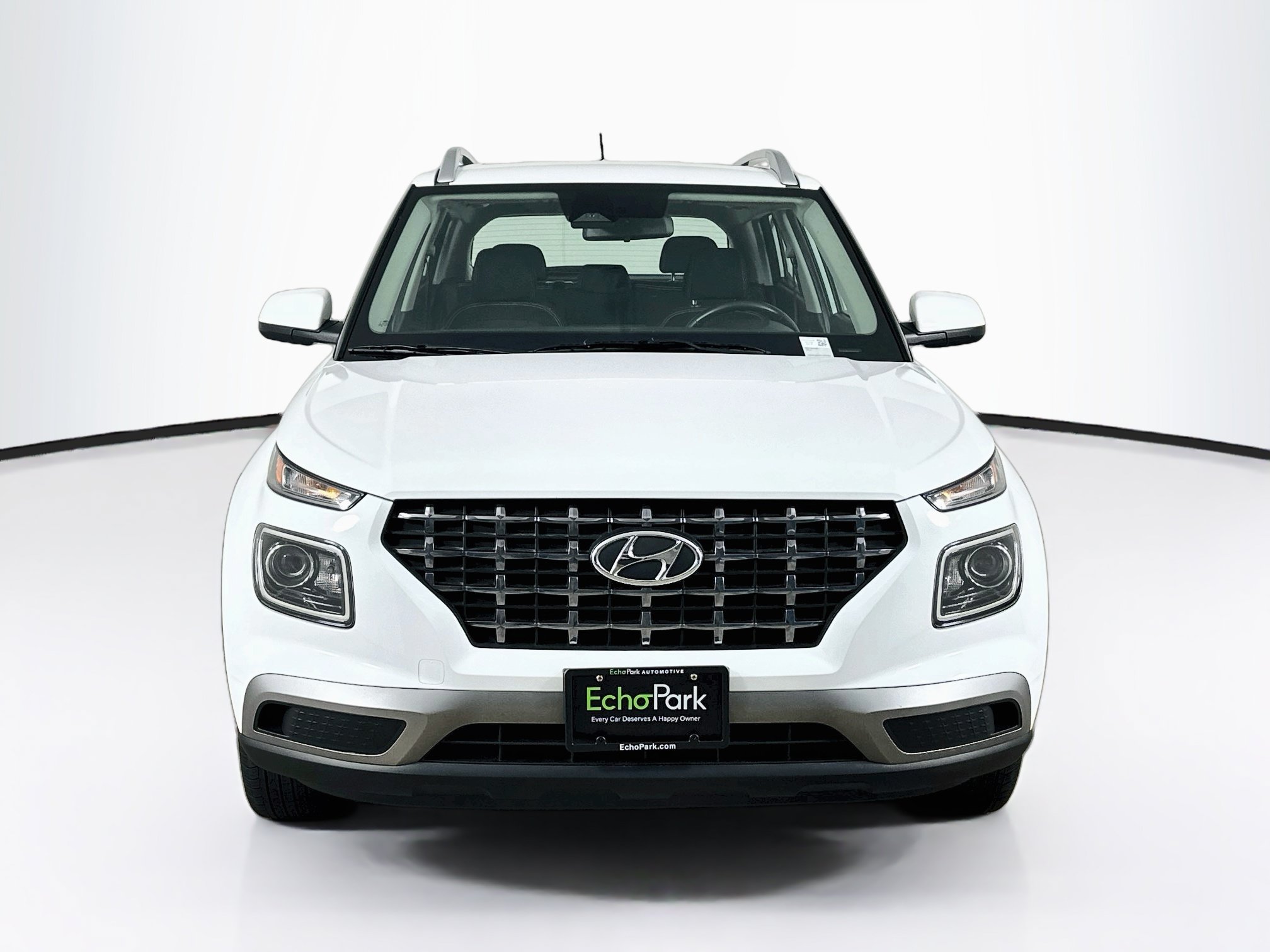 Used 2025 Hyundai Venue SEL FWD image 2
