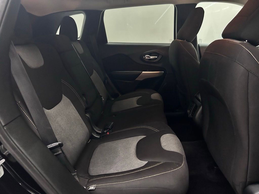Used 2017 Jeep Cherokee Altitude image 15