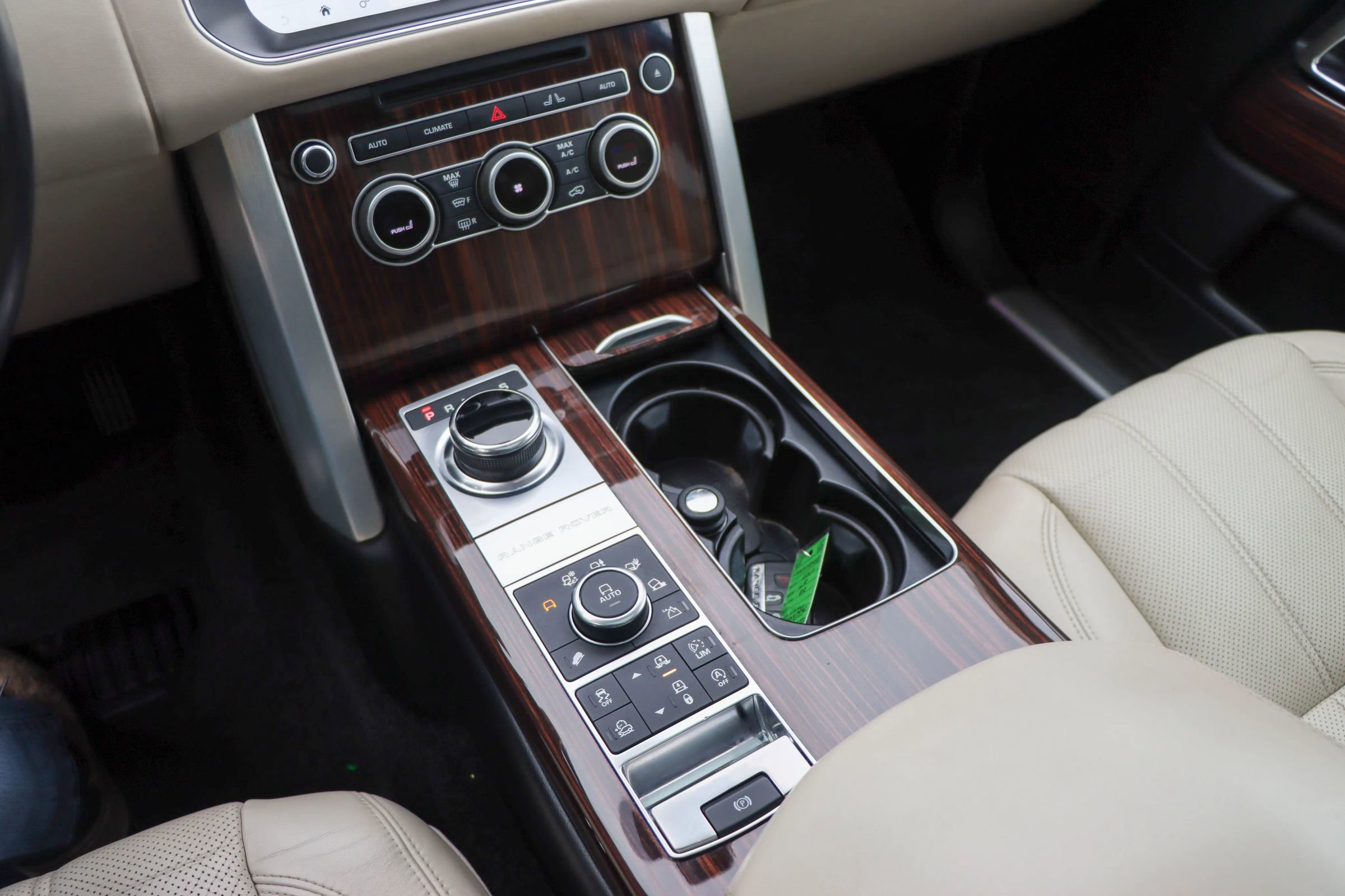 Used 2017 Land Rover Range Rover HSE image 31