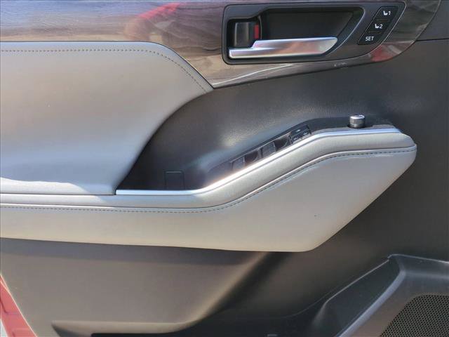 Certified 2020 Toyota Highlander Limited FWD image 11