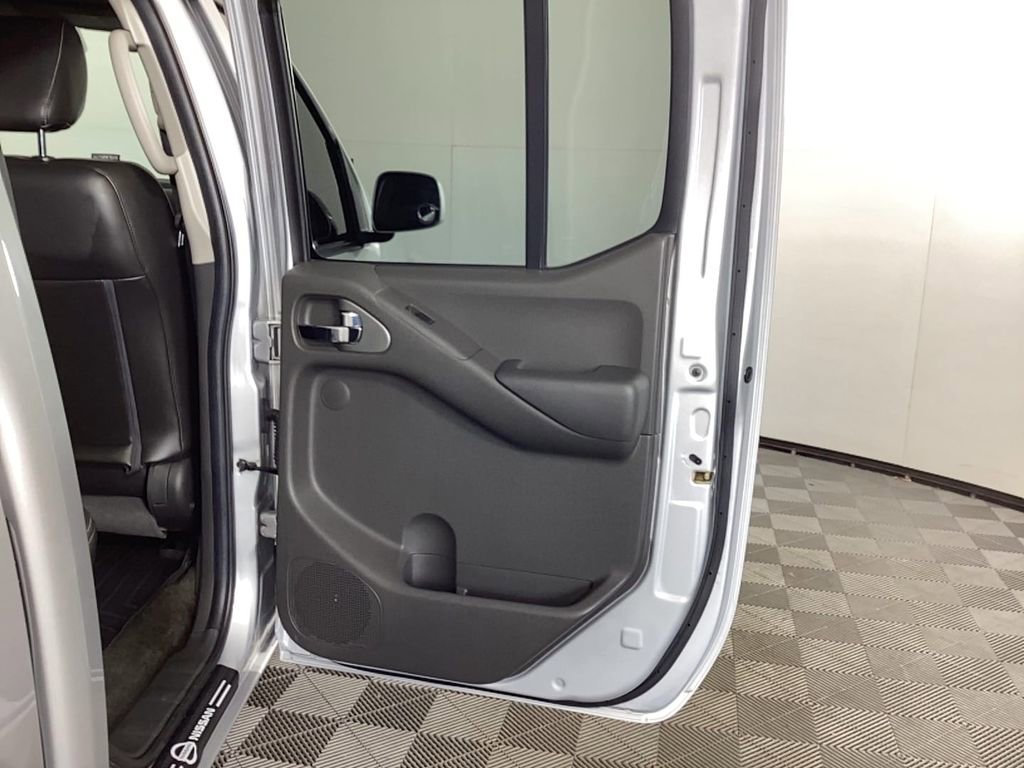 Used 2015 Nissan Frontier PRO-4X image 12