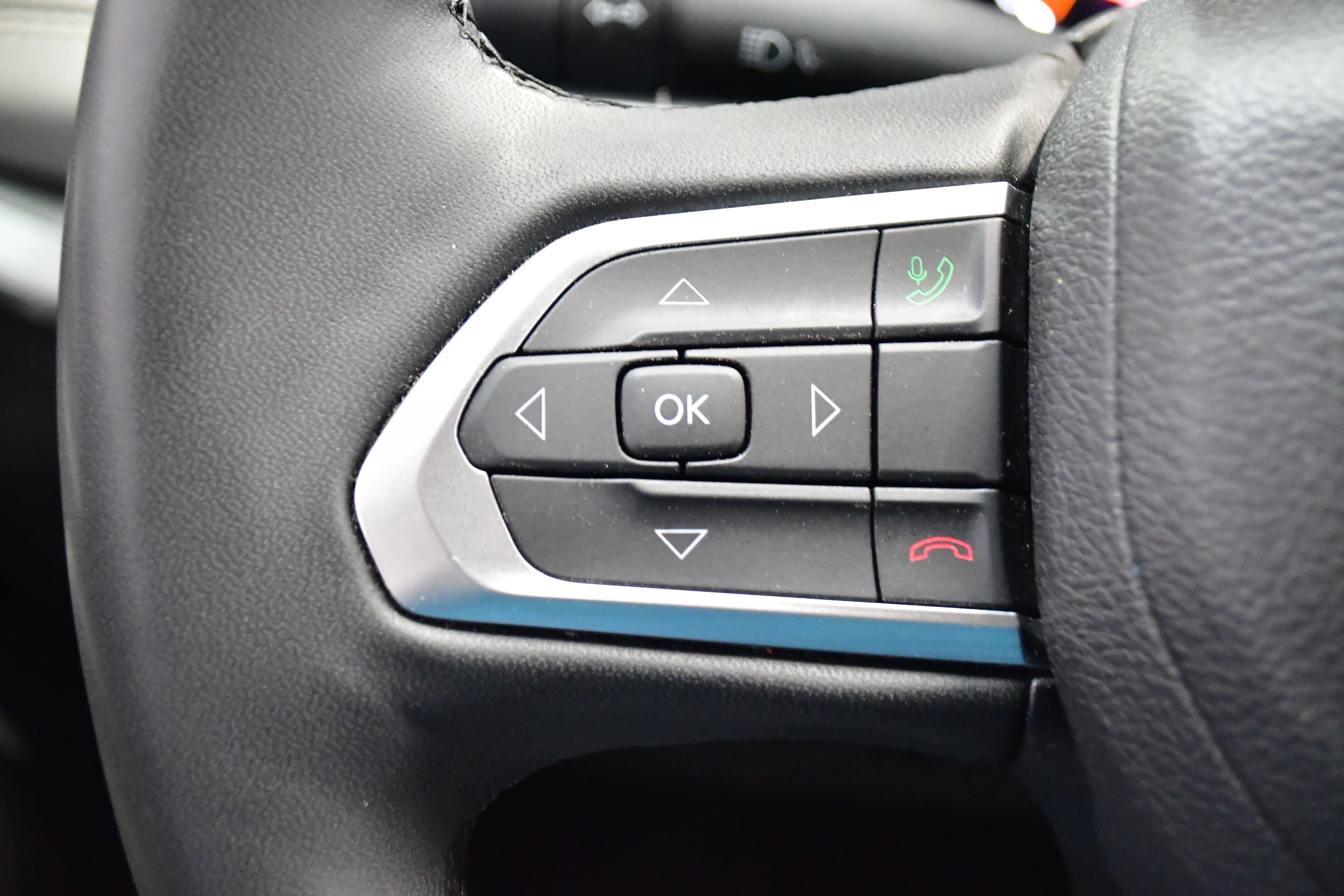 Used 2025 Jeep Compass Limited image 21
