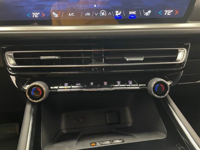 New 2026 Chevrolet Traverse LT w/ Driver Confidence Package AWD/4WD image 7