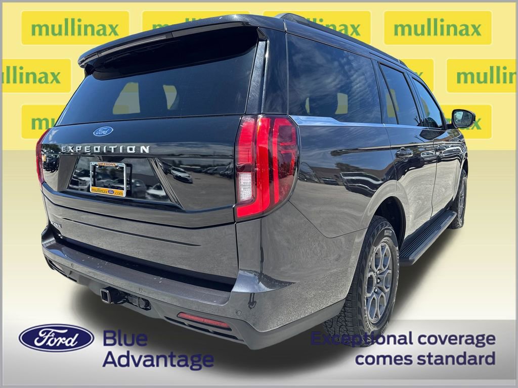 Used 2025 Ford Expedition Active RWD image 4