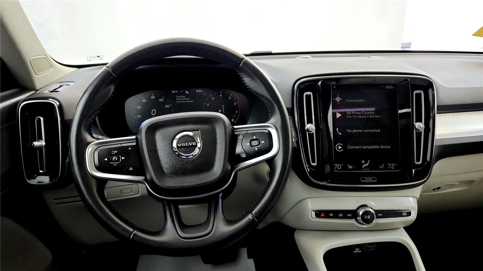 Used 2021 Volvo XC40 T5 Momentum w/ Premium Package image 28