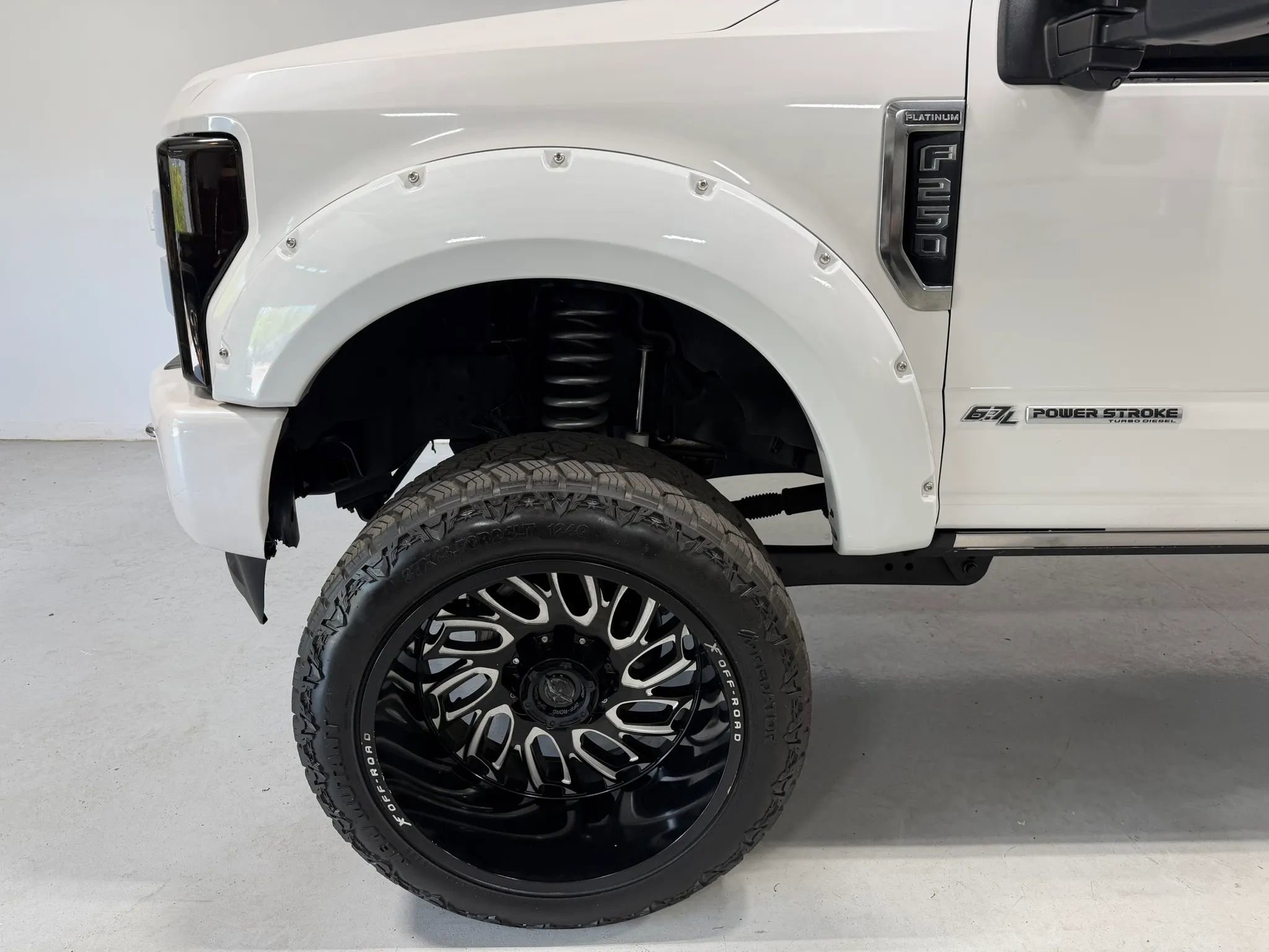 Used 2017 Ford F250 Platinum w/ Platinum Ultimate Package AWD/4WD image 10